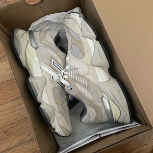 New Balance 9060 - PRICE IS FIRM